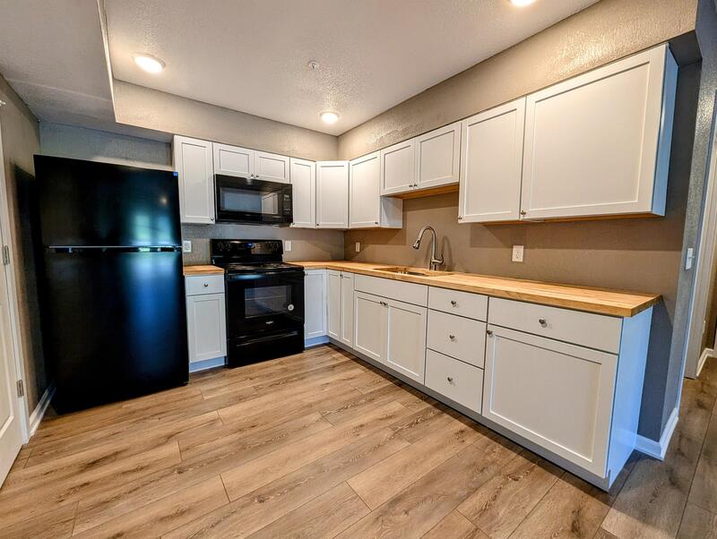 Oskaloosa Condo: 1319 B Avenue West 32
