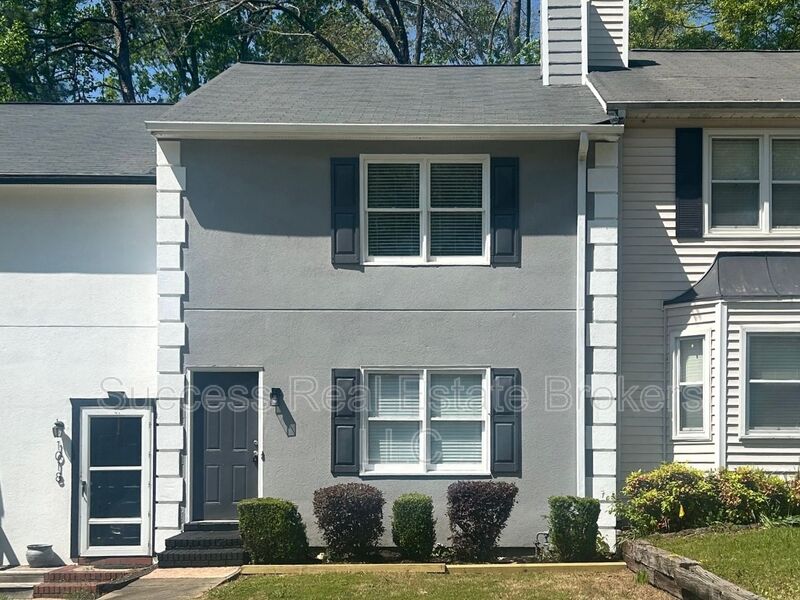 Kennesaw House: 1016 Kennesborough Rd NW
