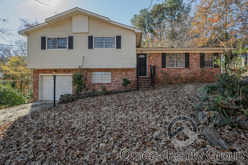 Irondale House: 504 Roselle Ln