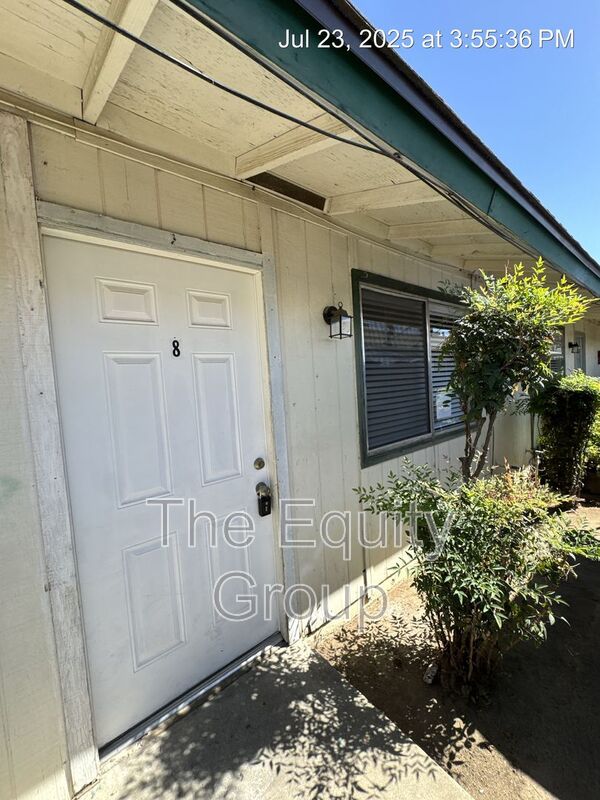 Dinuba Condo: 354 N. L St