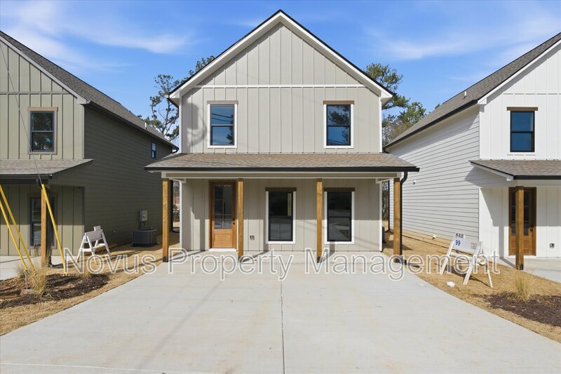 Carrollton House: 99 Carroll Circle