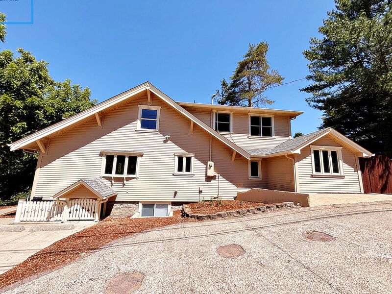 Eugene House: 2693 Chula Vista Drive