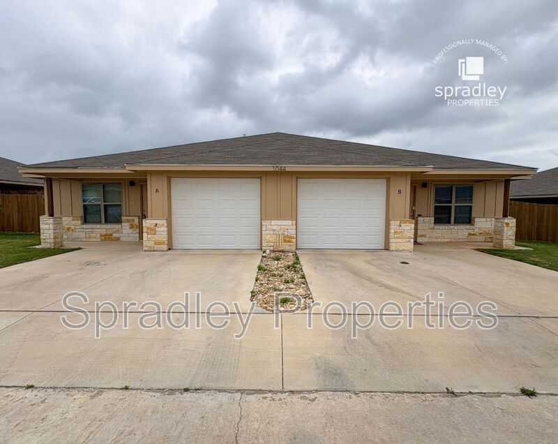 Belton Townhome: 1044A Edwards Dr