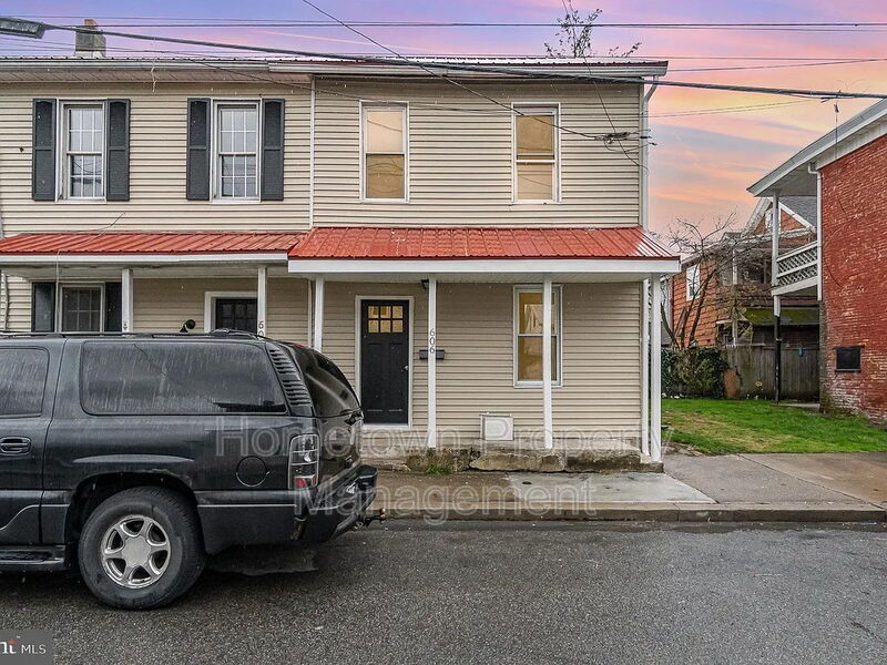 Lykens Townhome: 606 North Street