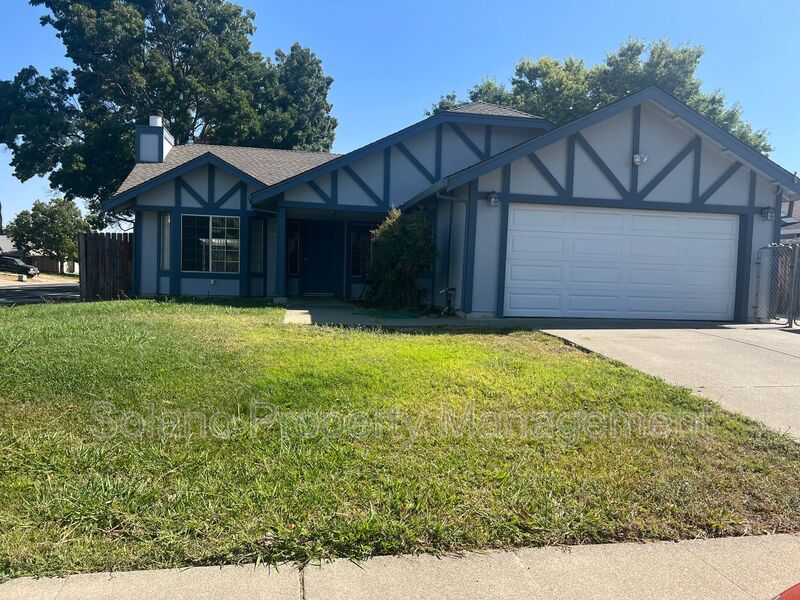 Vacaville House: 300 Kendrick Lane