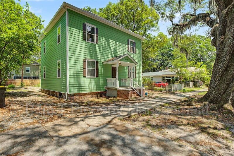 Savannah Condo: 637 E 38th St