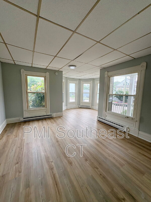 New London Condo: 285 Montauk Avenue