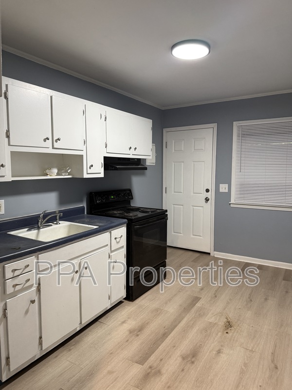 Burlington Condo: 221 Willow Ave