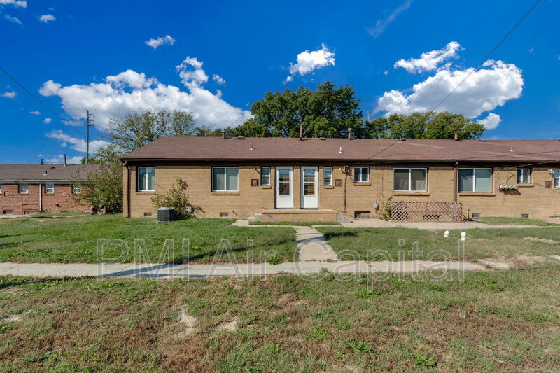 Wichita Condo: 638 S Woodlawn Blvd