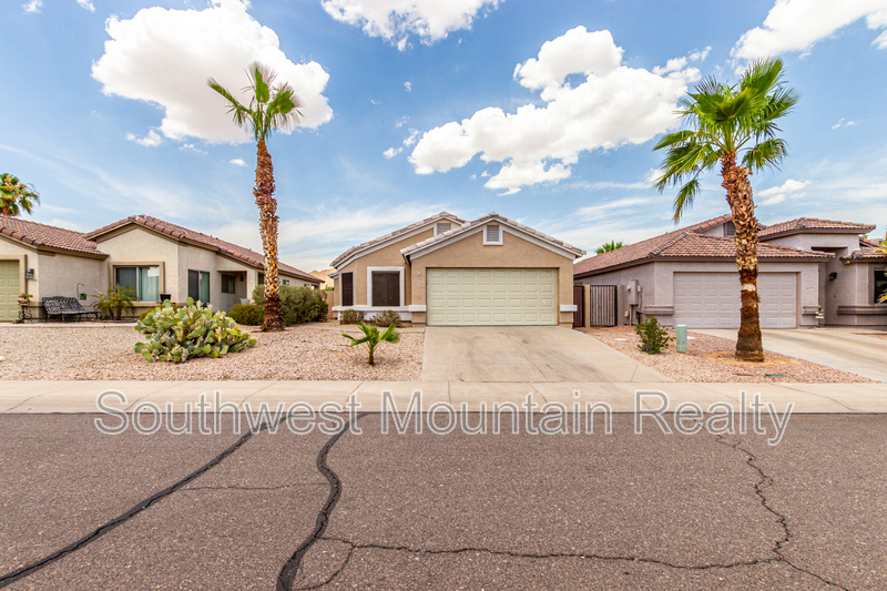 San Tan Valley House: 33782 N Mercedes