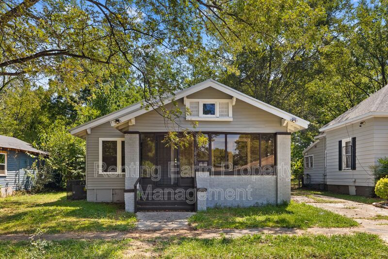 Birmingham House: 1657 Lee Ave SW