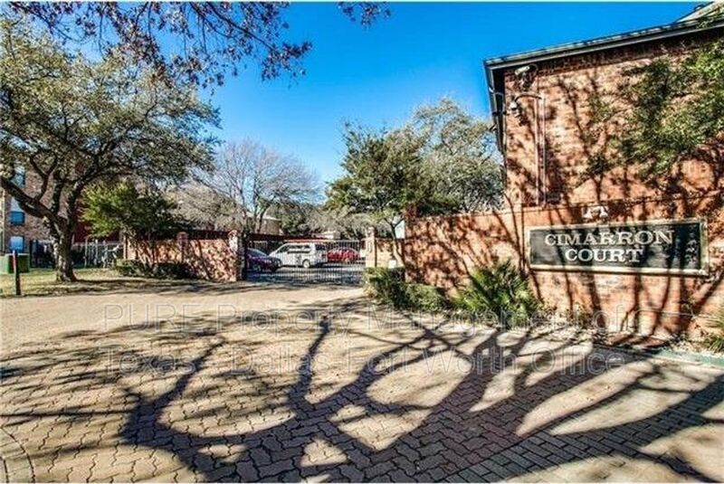 Dallas Condo: 18333 Roehampton