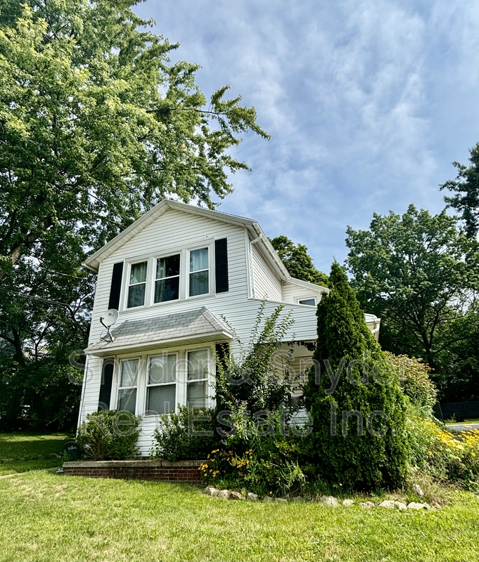 Cuyahoga Falls House: 139 - 141 Wadsworth Ave.