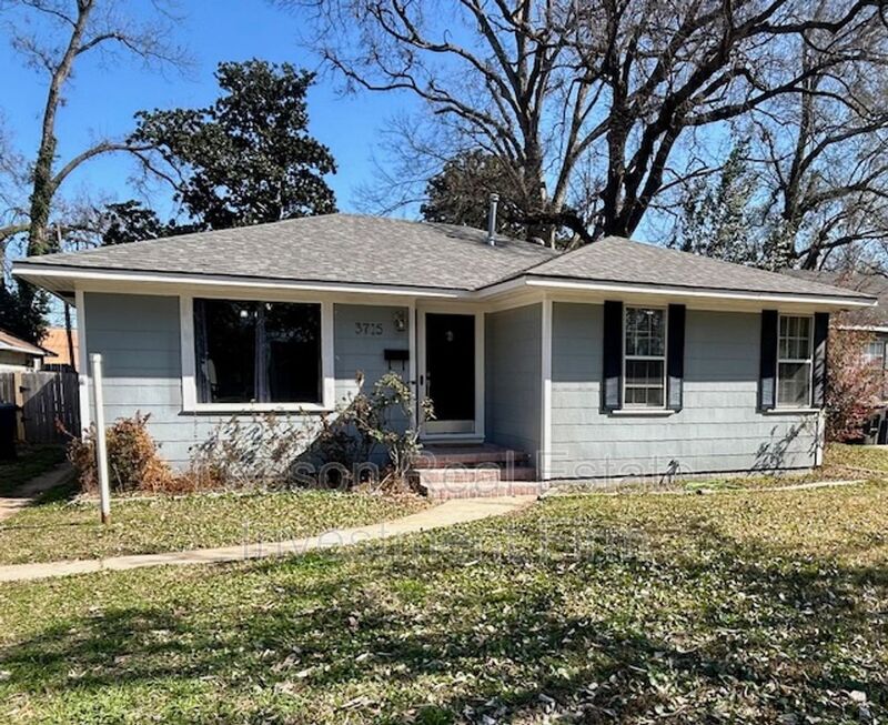 Shreveport House: 3715 Greenway Place