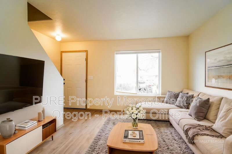 Portland Townhome: 2619 SE 125th Ave