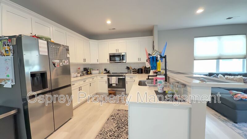 Modern 4-Bedroom Virginia Beach Home Near Town Center! - Photo 4
