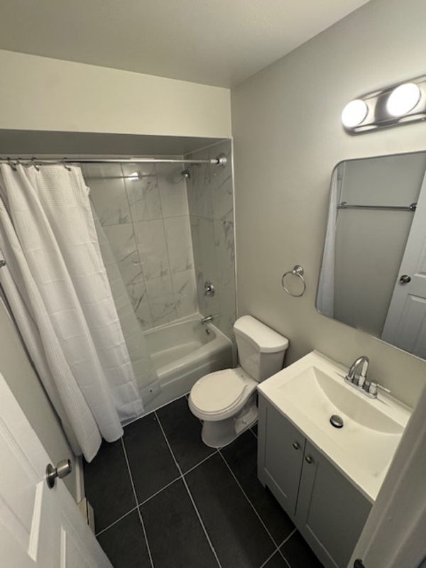 Calumet City Condo: 515 East End Ave - 201