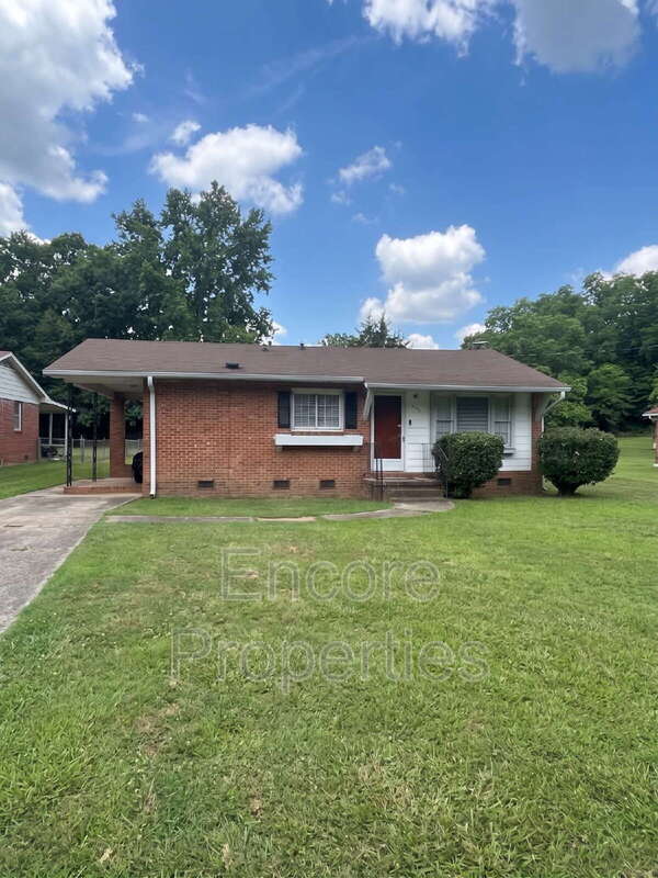 Durham House: 2106 Wintergreen Place