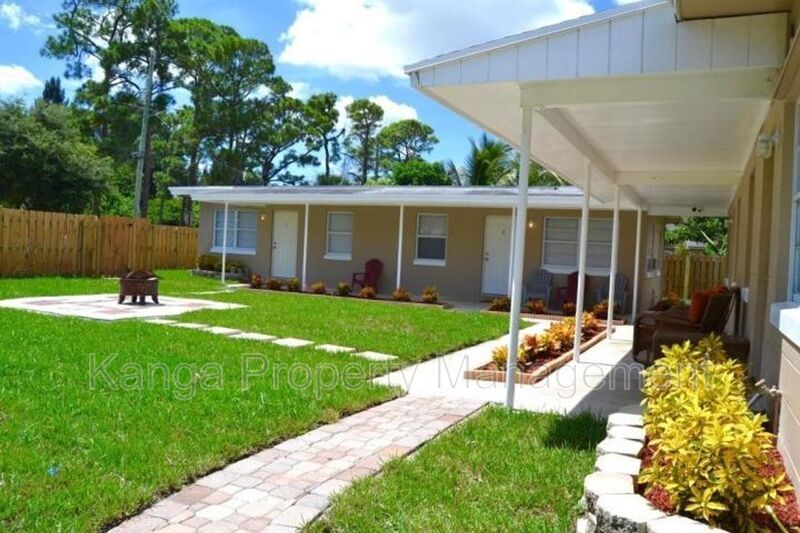 Lake Worth Condo: 4820 Maine St