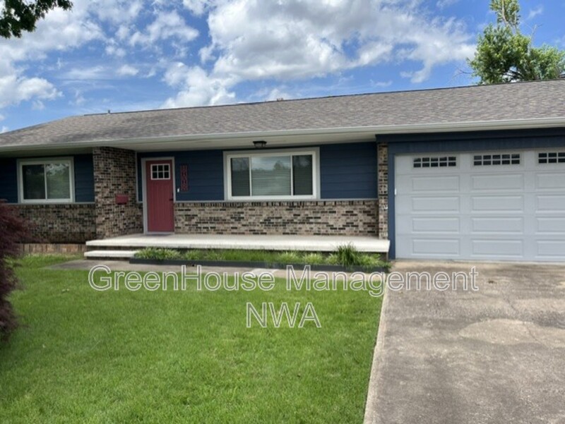 Bentonville House: 808 NW 11th Street