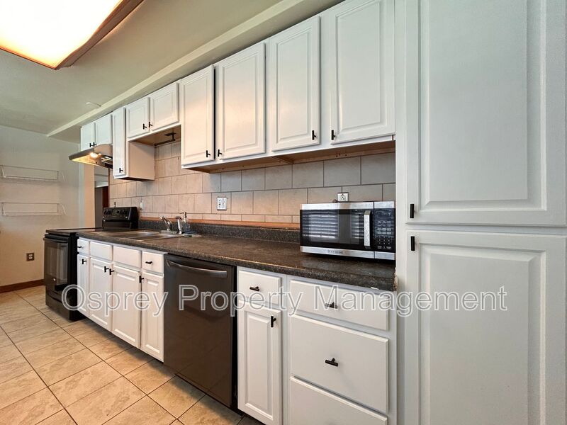 Charming 2-Bedroom Duplex in Portsmouth *ASK ABOUT OUR ZERO DEPOSIT* - Photo 17