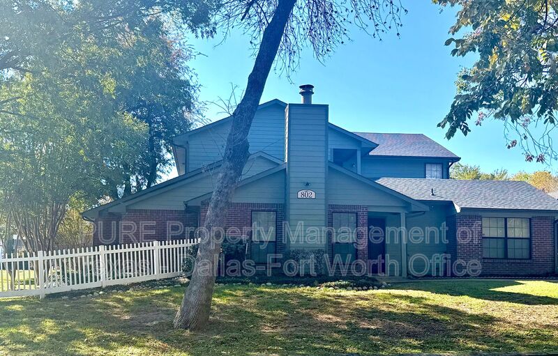 Garland House: 810/203 Castleglen Drive