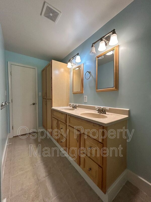Spacious Brick Ranch Single Family Home!  - Photo 12