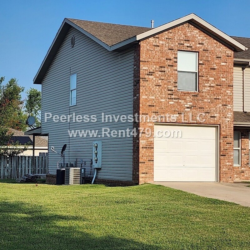 Springdale Townhome: 844-A Lariat St