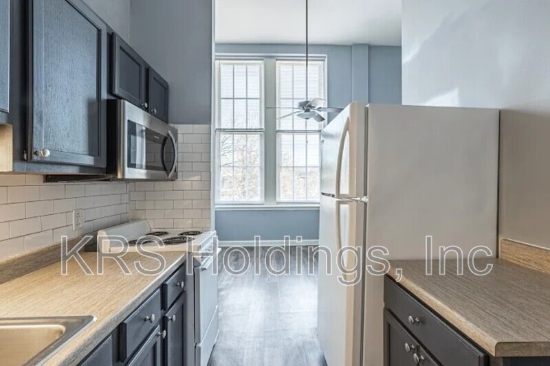 Richmond Condo: 1411 Bainbridge St