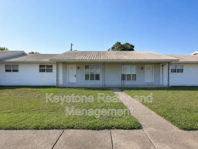 Oak Grove Apartment: 280 Thompsonville Lane