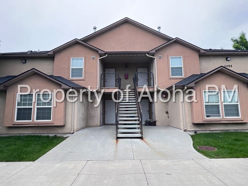 Meridian House: 1055 W. Pine Ave
