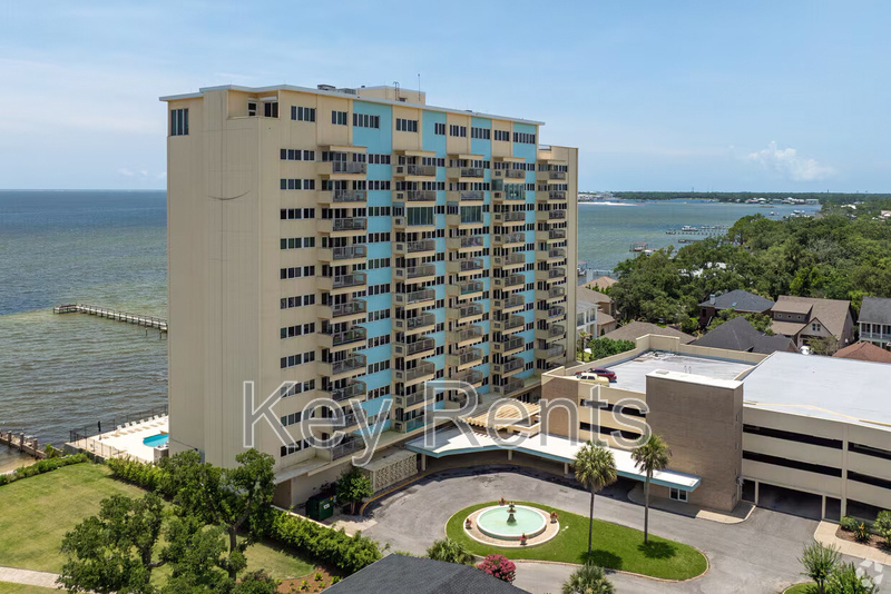 Pensacola Condo: 825 Bayshore Dr