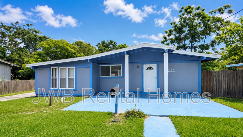 Jacksonville House: 6221 Terry Parker Dr N