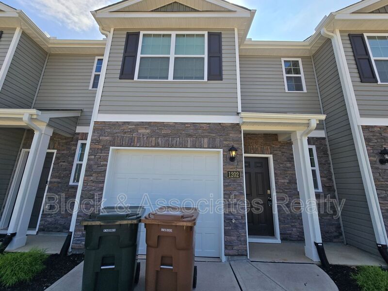 Greensboro House: 1202 Broholmer Lane