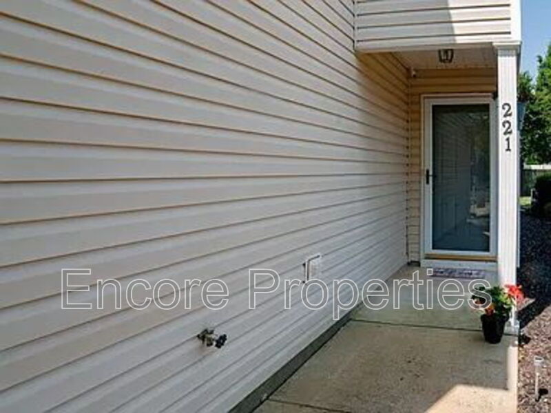 Holly Springs House: 221 Danesway Drive
