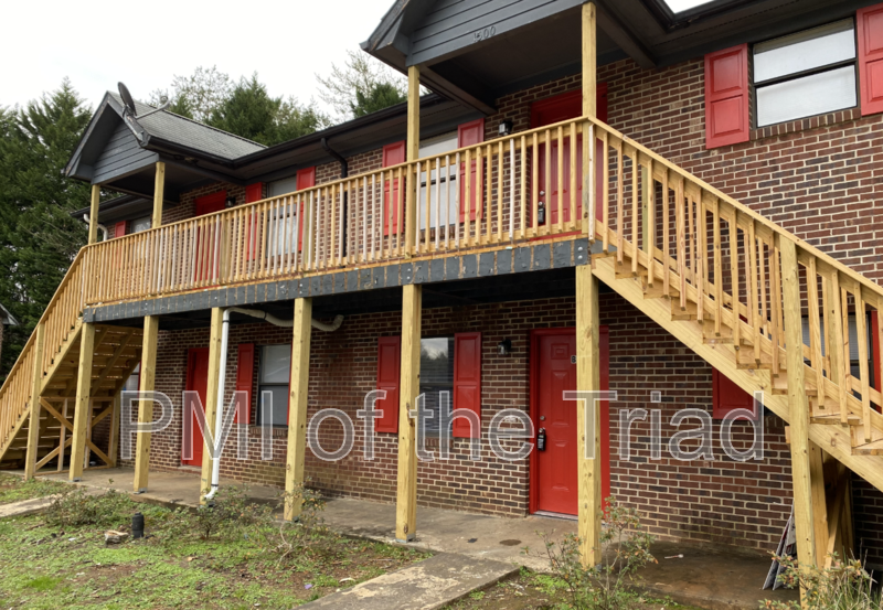 Winston Salem Condo: 1500 Oakshire Ct