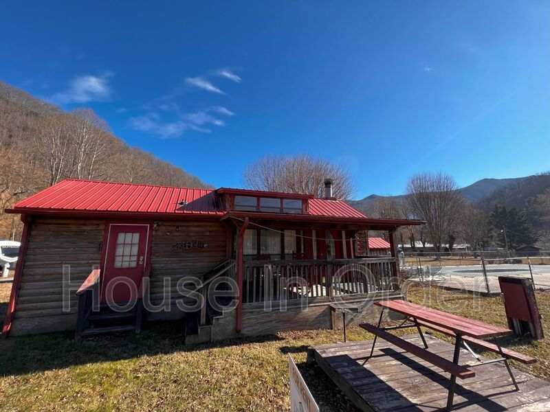 Maggie Valley House: 127 Crider Circle