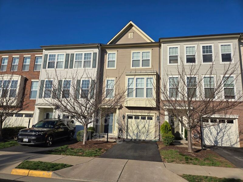 Bristow House: 11974 Mirror Lake Ln