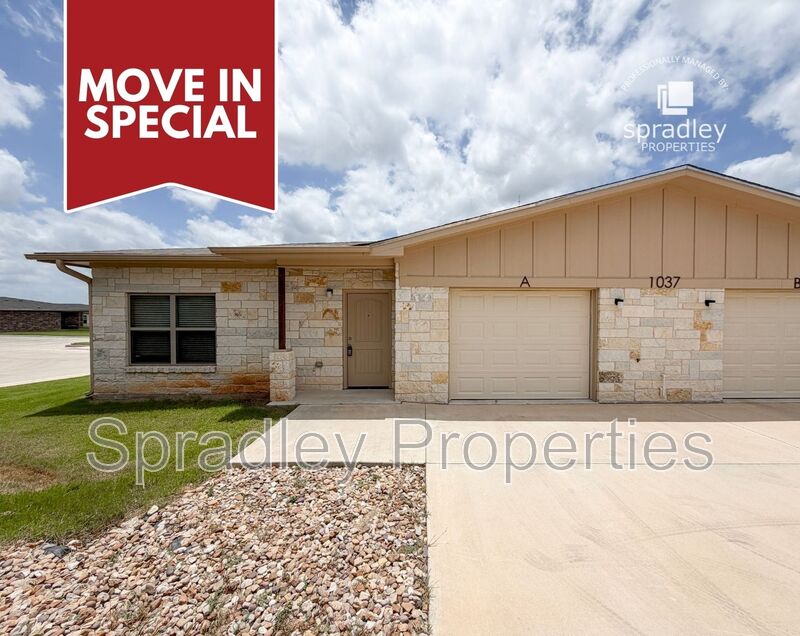 Belton Townhome: 1037A Hibiscus Dr