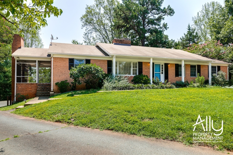 Charlottesville House: 102 Lancaster Court