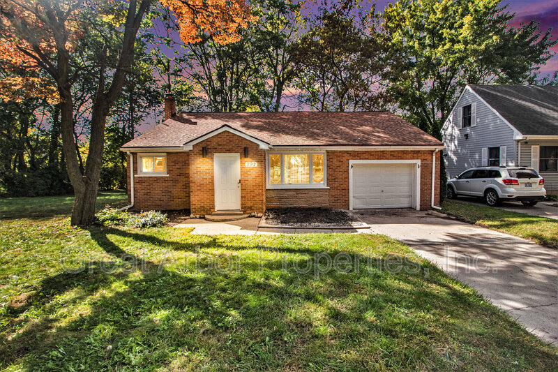 Ypsilanti House: 392 Firwood St.