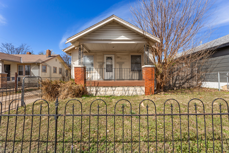 Wichita House: 1011 South Marys Drive