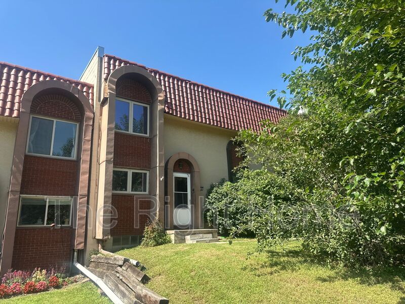 Omaha House: 5134 N 105th St