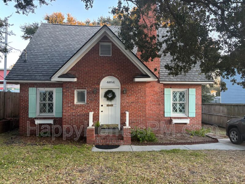 North Charleston House: 4494 Durant Avenue