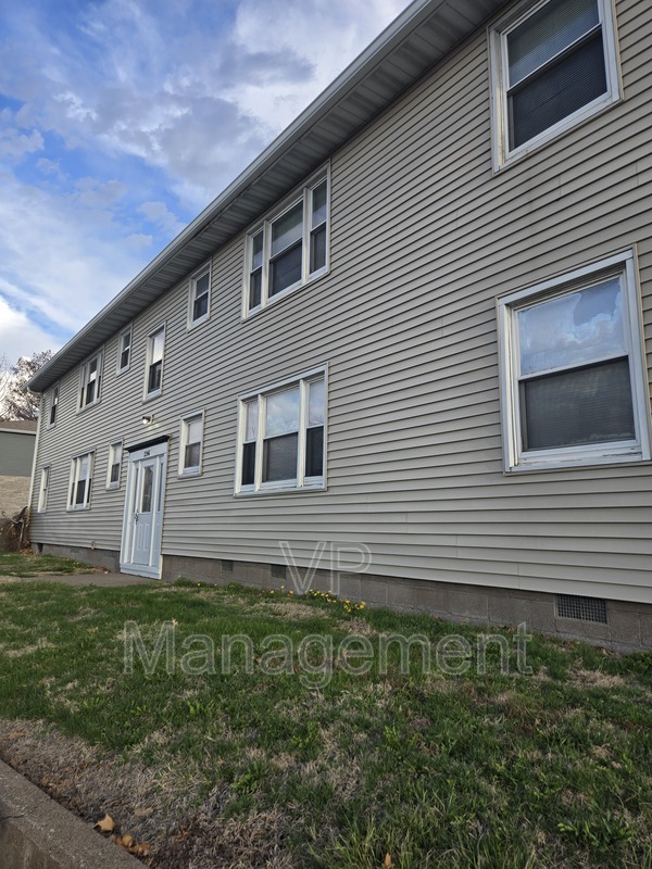 Bettendorf Condo: 2246 Grant St