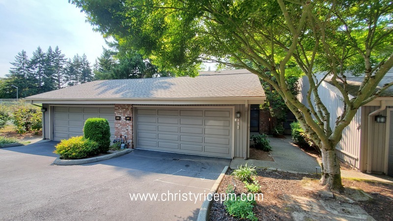 Bellevue Townhome: 137 143rd PL NE