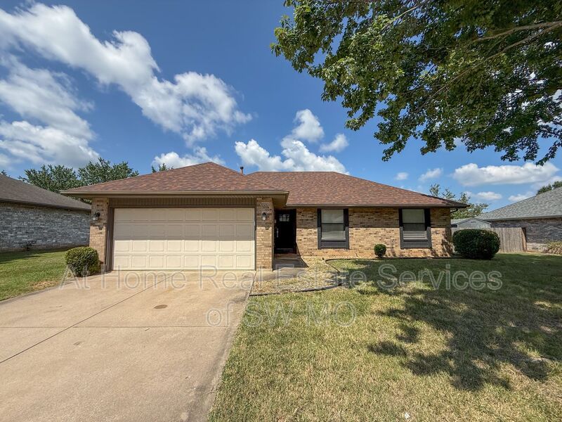 Springfield House: 5459 S Jefferson Ave