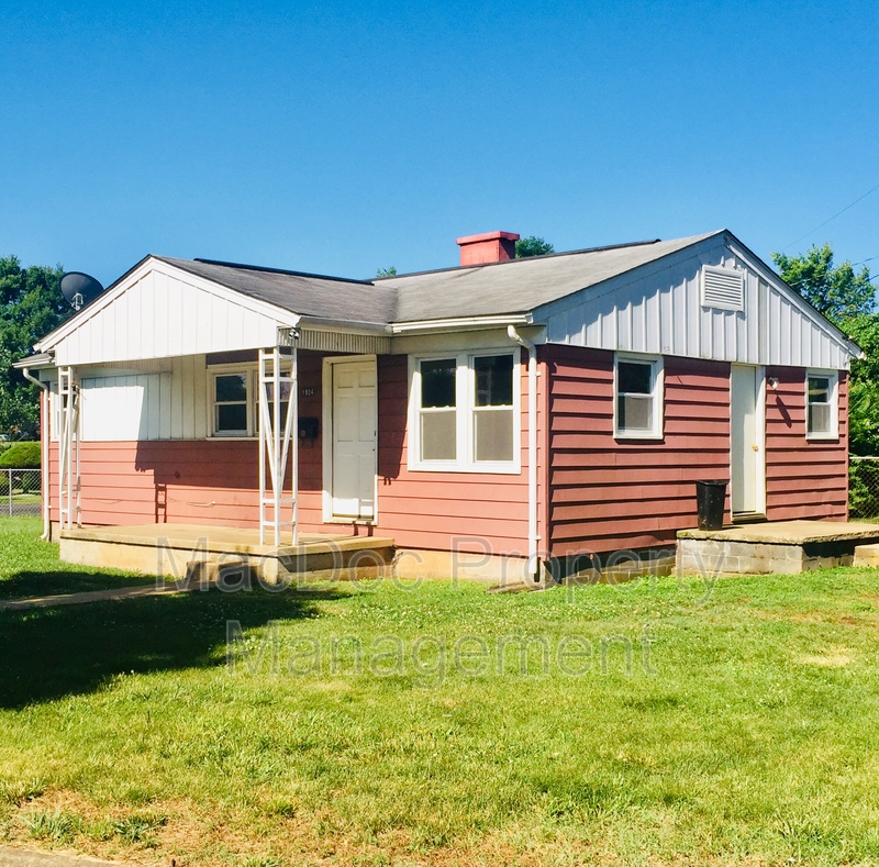 Fredericksburg House: 1804 Airport Avenue