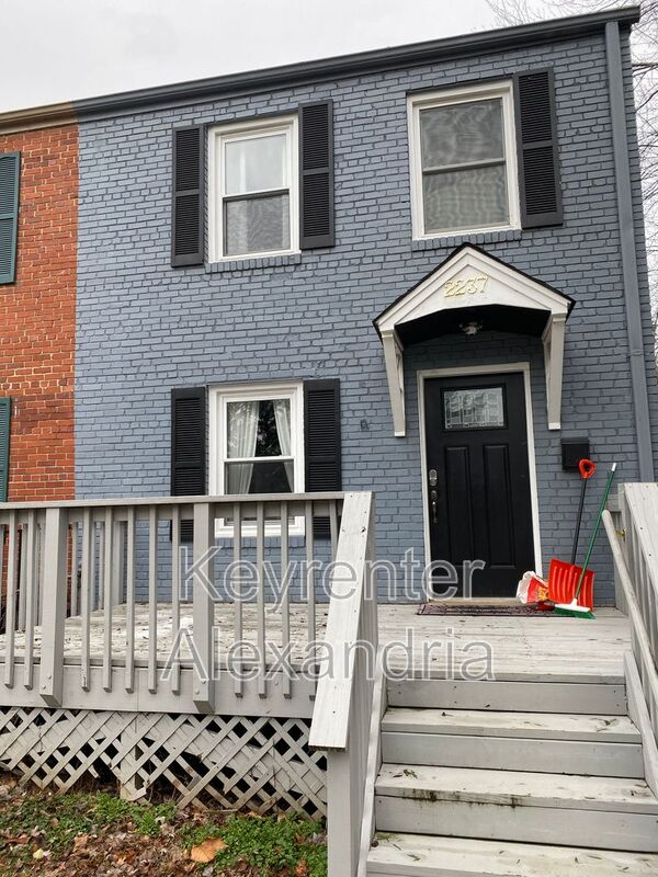 Alexandria House: 2237 Arlington Terrace