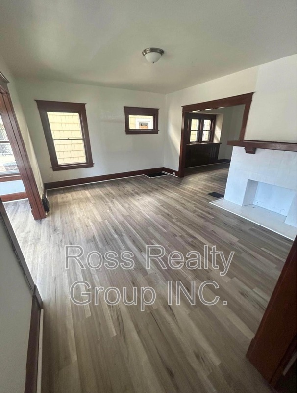 toledo Condo: 2750 Monroe St downstairs